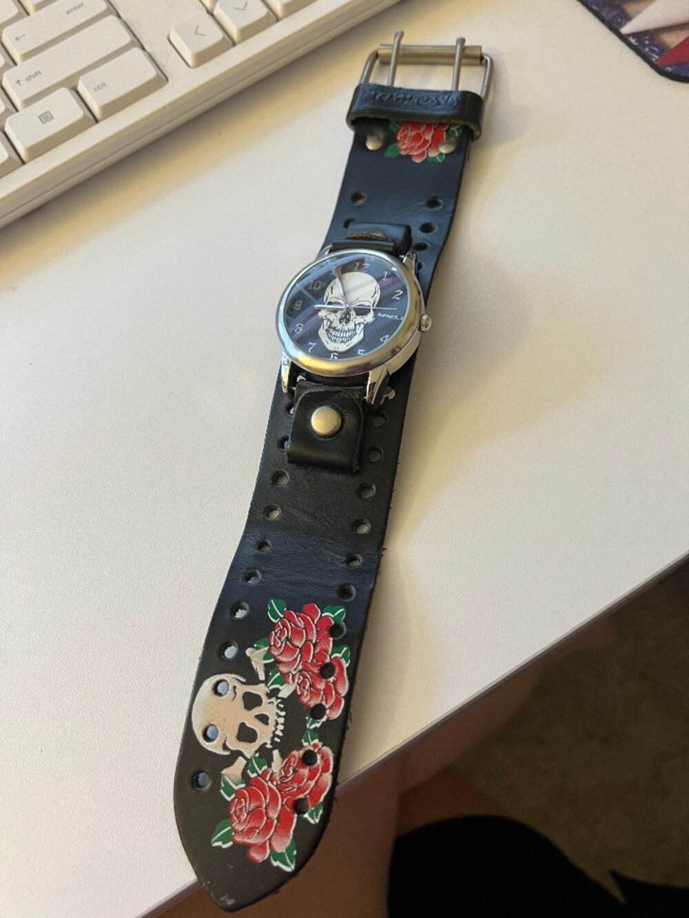 Skull & Roses Leather Strap Watch (Unbranded / Fashion)
